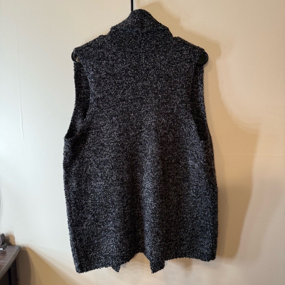 Women's Sleeveless Gray Knit Top - Picture 2 of 4